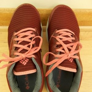 Athletic shoes